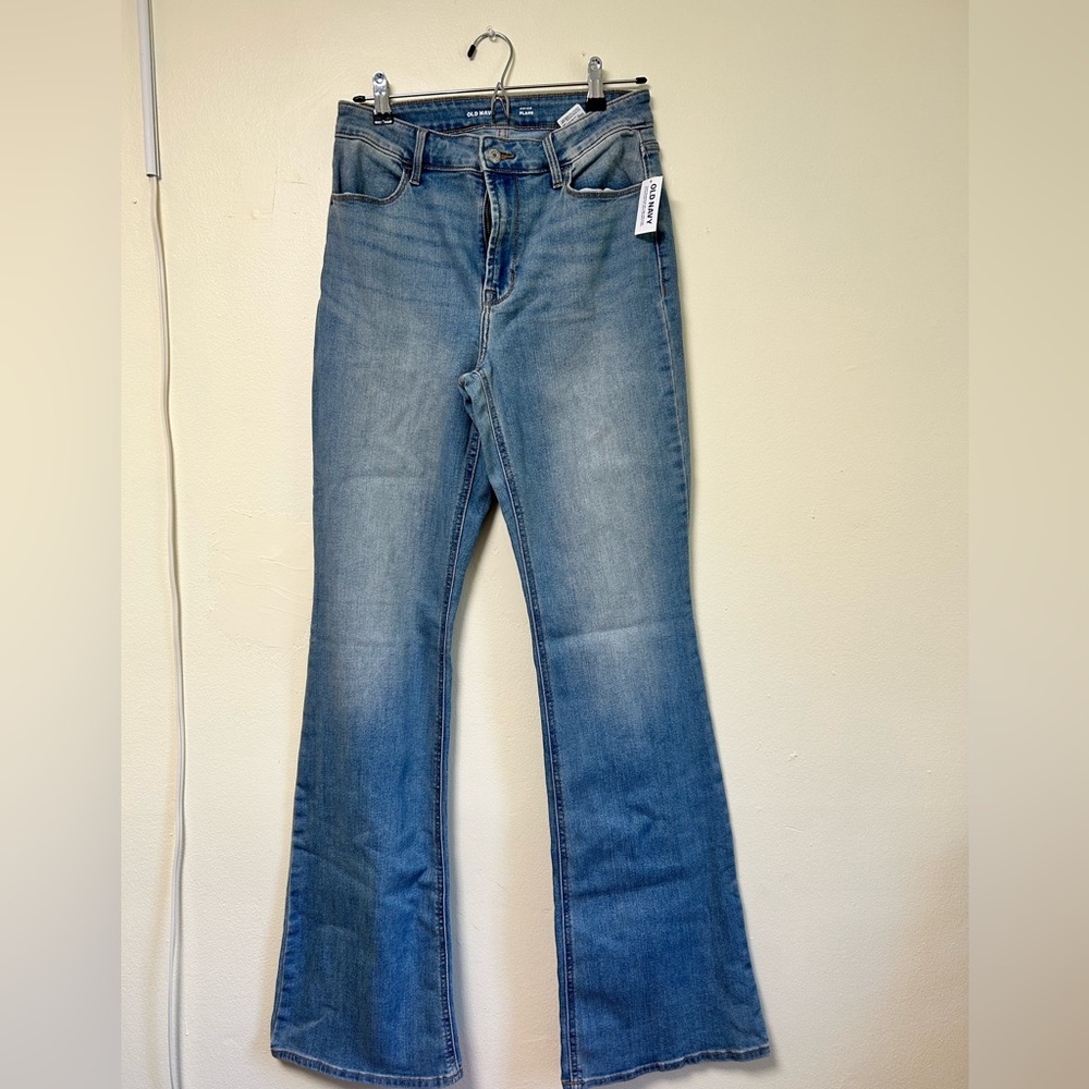 Brand new with tags Old Navy Women’s Flare Jeans Size 6 Tall
